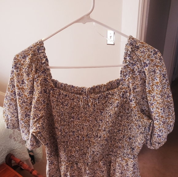 White floral dress with pockets, size medium - Picture 4 of 6